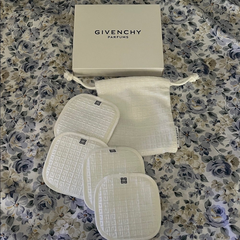 Givenchy Reusable Makeup Remover Pads with Pouch - Picture 2 of 4